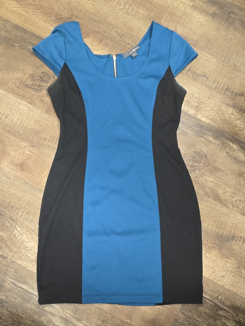 Like-New Blue and Black Colorblock Scoop Neck Dress